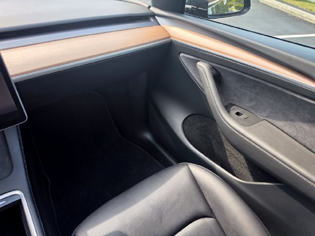 Used 2024 Tesla Model Y 2WD image 30