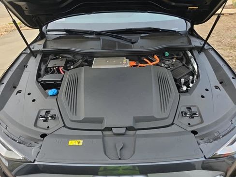 Used 2024 Audi Q8 e-tron Premium Plus w/ Premium Plus Package image 12