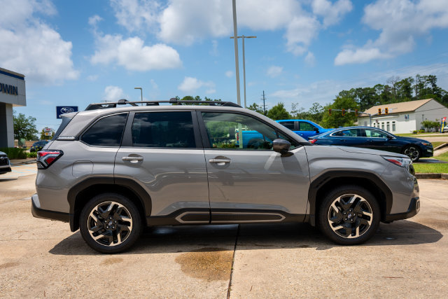 Used 2025 Subaru Forester Limited AWD/4WD image 35