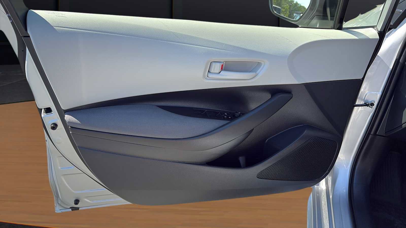 Used 2025 Toyota Corolla LE FWD image 16