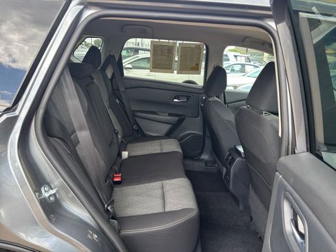 Used 2025 Nissan Rogue SV FWD image 28