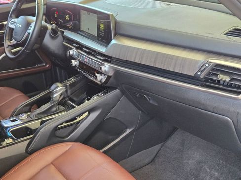 Used 2024 Kia Telluride EX w/ EX Captain's Chair Package image 29