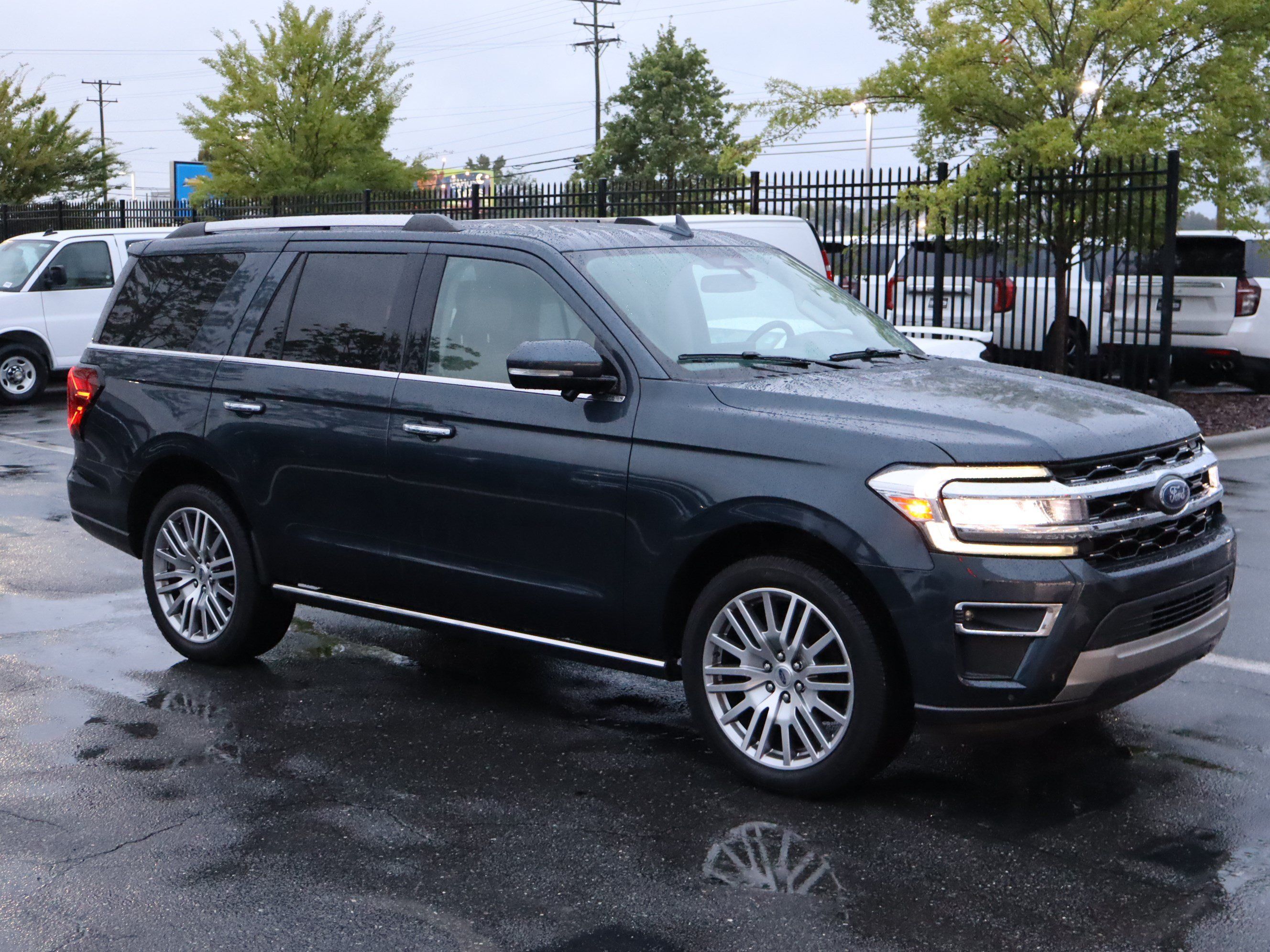 Used 2022 Ford Expedition Limited RWD image 13