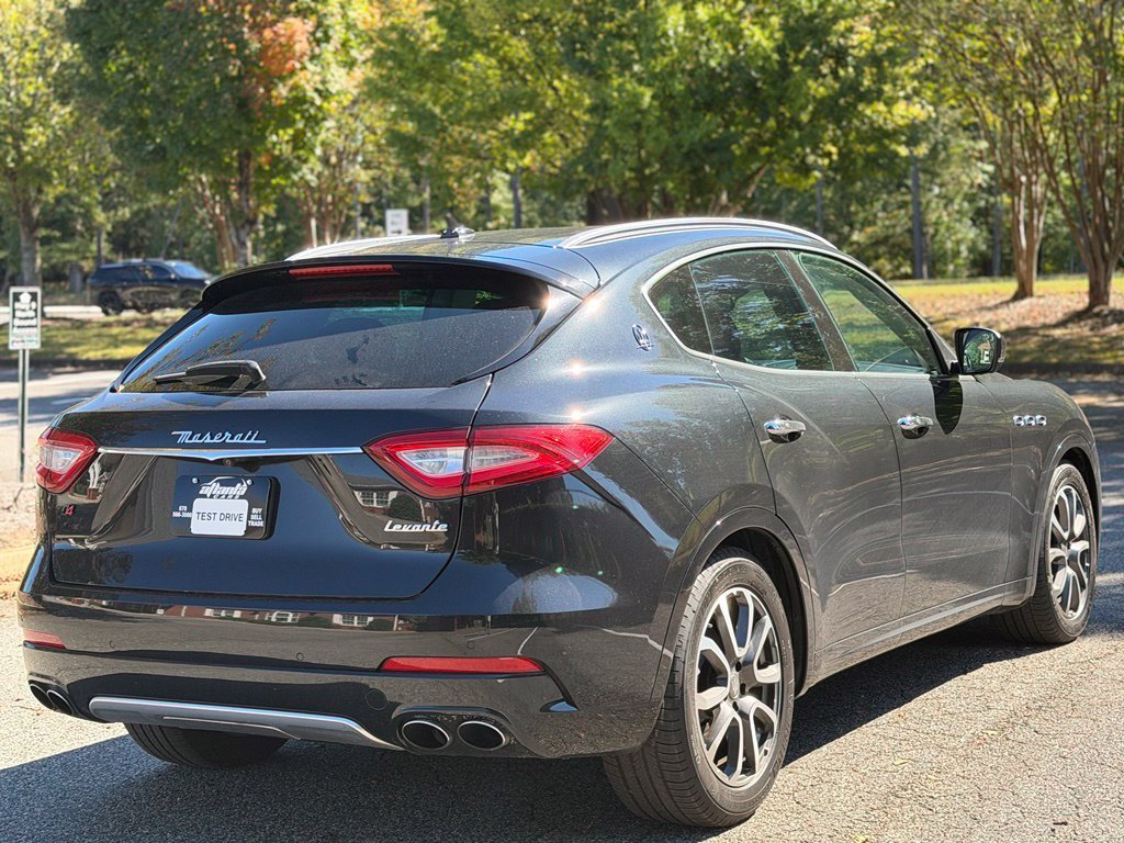 Used 2017 Maserati Levante w/ Luxury Package AWD/4WD image 5