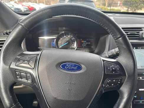 Used 2018 Ford Explorer Limited image 9