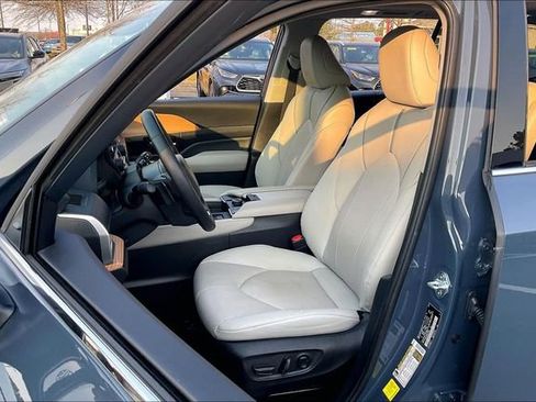 Used 2024 Toyota Grand Highlander Platinum image 25