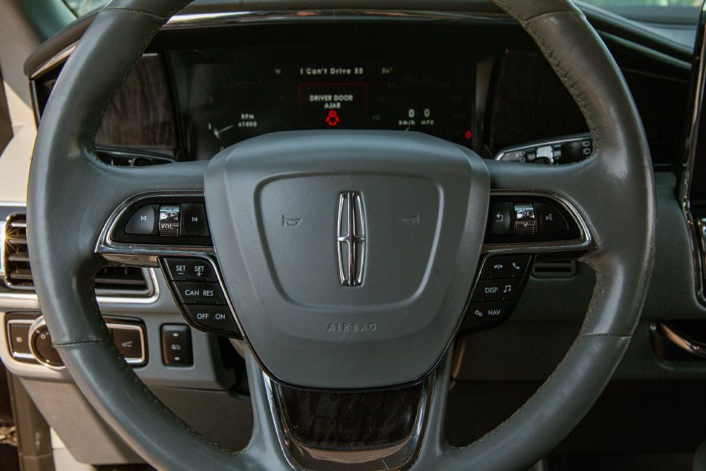 Used 2019 Lincoln Navigator Select RWD image 18