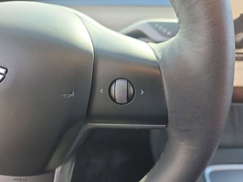 Used 2023 Tesla Model Y Long Range image 31