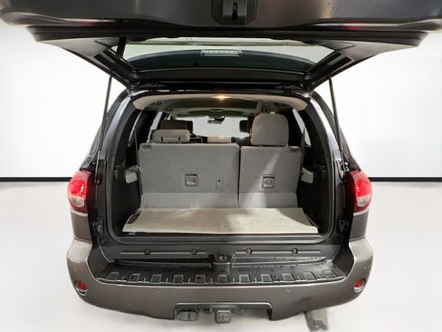 Used 2019 Toyota Sequoia SR5 image 19