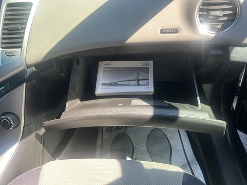Used 2013 Chevrolet Cruze LS image 19