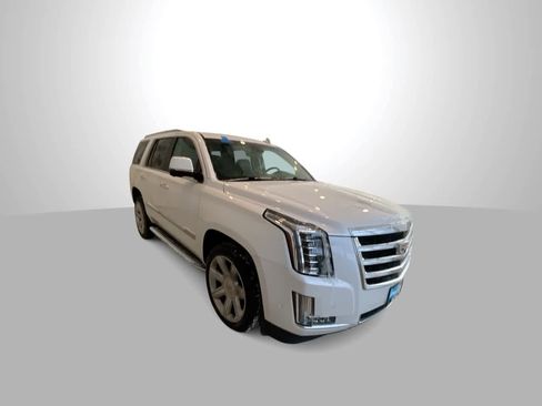 Used 2020 Cadillac Escalade Luxury image 2