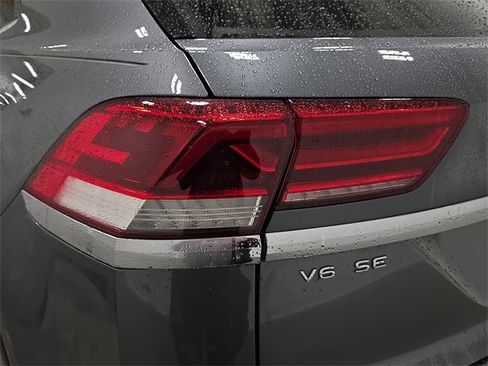 Used 2021 Volkswagen Atlas Cross Sport SE image 31