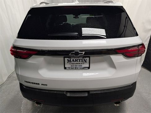 Certified 2022 Chevrolet Traverse LT w/ LPO, Blackout Package image 4