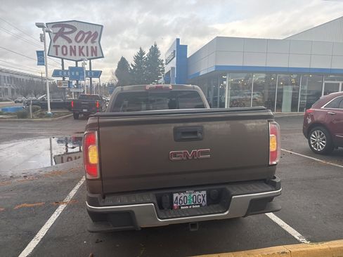 Used 2015 GMC Canyon SLE w/ SLE Convenience Package image 2