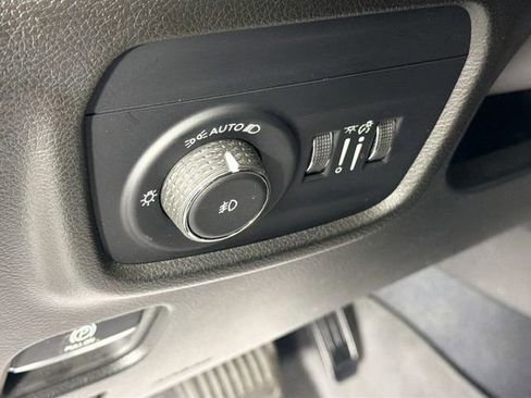 Used 2023 Jeep Grand Cherokee Limited w/ Luxury Tech Group II AWD/4WD image 10