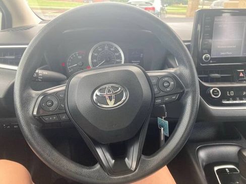 Used 2022 Toyota Corolla LE FWD image 11