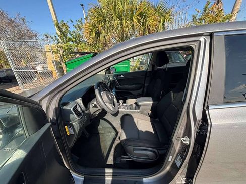 Used 2017 Kia Sportage LX image 9