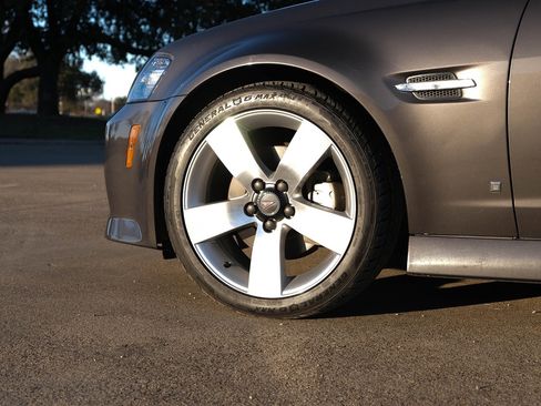 Used 2009 Pontiac G8 GT w/ Premium Package image 8