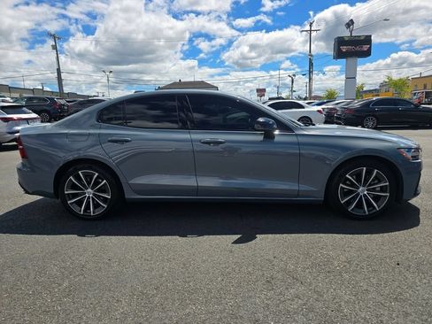 Used 2022 Volvo S60 B5 Momentum w/ Advanced Package FWD image 5