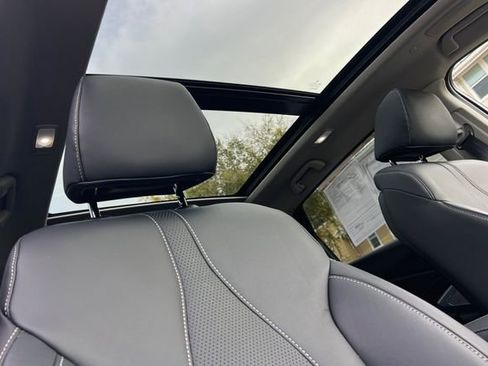 Certified 2025 Acura RDX w/ Technology Package image 19