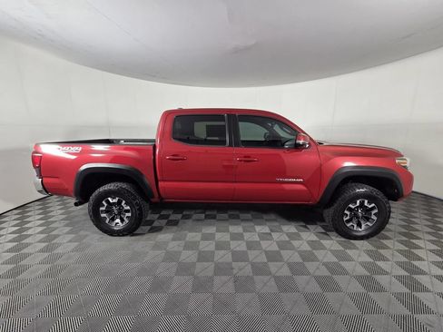 Used 2018 Toyota Tacoma TRD Off-Road AWD/4WD image 4