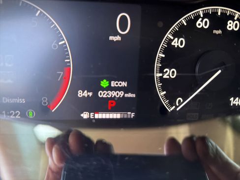 Used 2023 Honda HR-V LX image 2