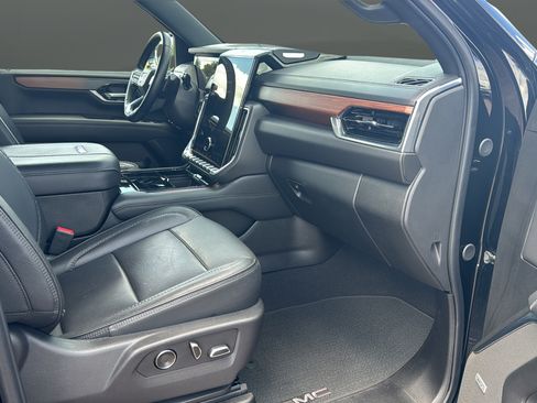Used 2025 GMC Yukon XL Denali AWD/4WD image 31