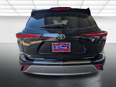 Used 2024 Toyota Highlander Platinum FWD image 29