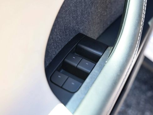 Used 2022 Tesla Model X AWD/4WD image 28