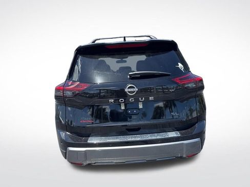Certified 2025 Nissan Rogue SL FWD image 4