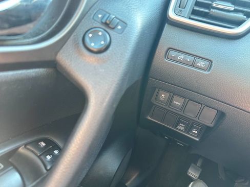 Used 2014 Nissan Rogue SV AWD/4WD image 17
