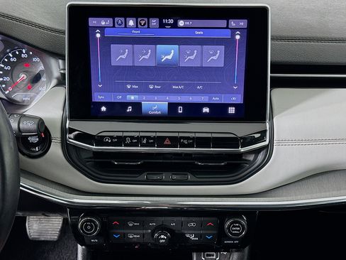 Used 2022 Jeep Compass Limited image 23