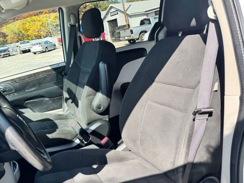 Used 2015 Dodge Grand Caravan SE w/ Quick Order Package 29E SE image 12