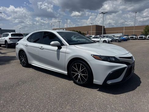 Used 2023 Toyota Camry SE w/ Convenience Package FWD image 3