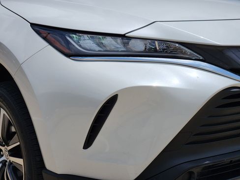 Used 2021 Toyota Venza LE AWD/4WD image 9