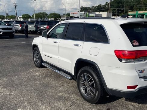 Used 2017 Jeep Grand Cherokee Limited w/ Mopar Chrome Edition Group AWD/4WD image 3