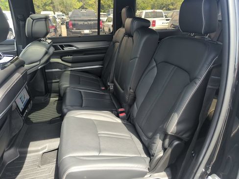 Used 2022 Jeep Grand Wagoneer Series II AWD/4WD image 30