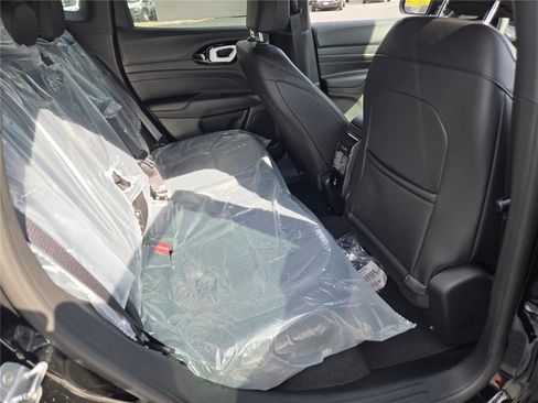 New 2026 Jeep Compass Latitude image 9