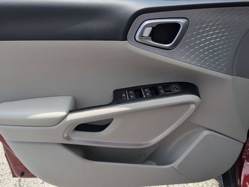 Used 2020 Kia Soul LX FWD image 9