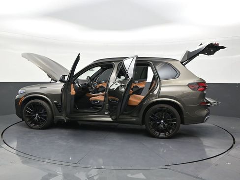 Used 2025 BMW X5 M60i AWD/4WD image 30