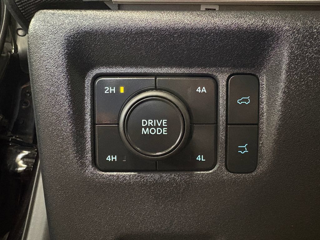 Used 2025 Ford Expedition Active AWD/4WD image 23