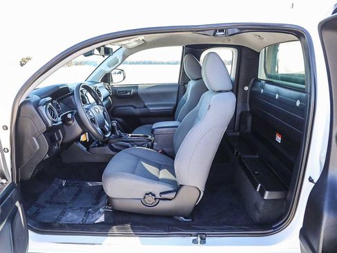 Certified 2018 Toyota Tacoma SR image 20