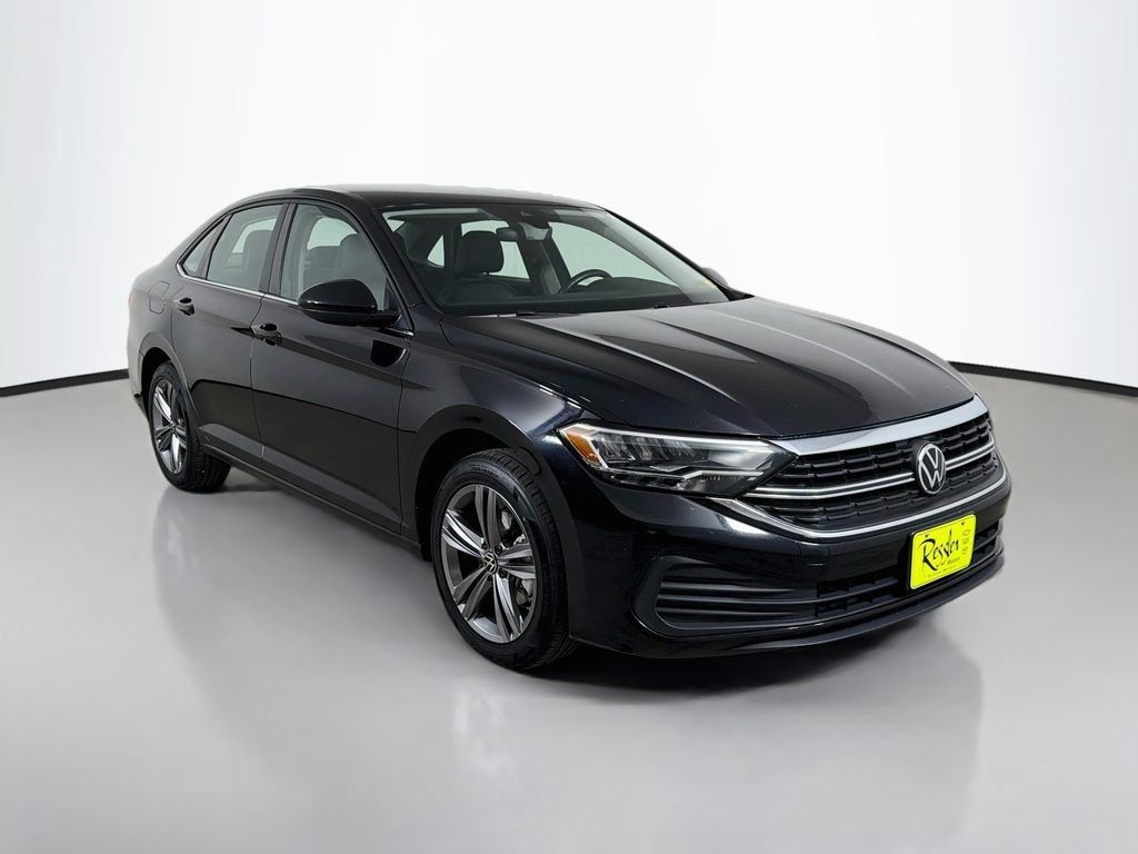 Used 2024 Volkswagen Jetta SE FWD image 4