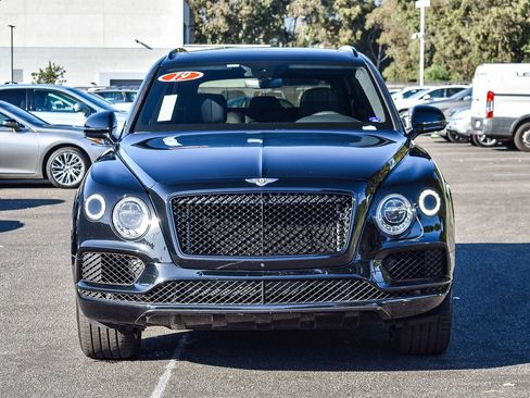 Used 2019 Bentley Bentayga image 2
