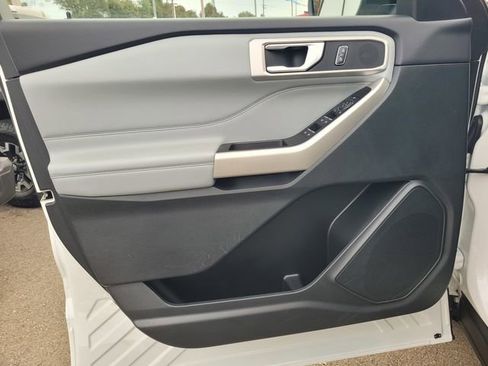 Certified 2022 Ford Explorer XLT w/ Equipment Group 202A image 16