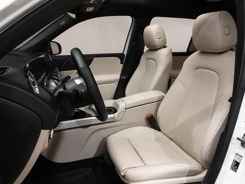 New 2026 Mercedes-Benz GLB 250 GLB 250 image 9