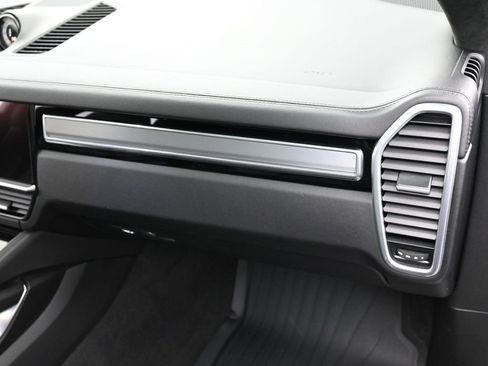 Certified 2021 Porsche Cayenne Turbo image 34
