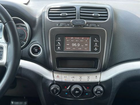 Used 2015 Dodge Journey American Value Package w/ Flexible Seating Group FWD image 27