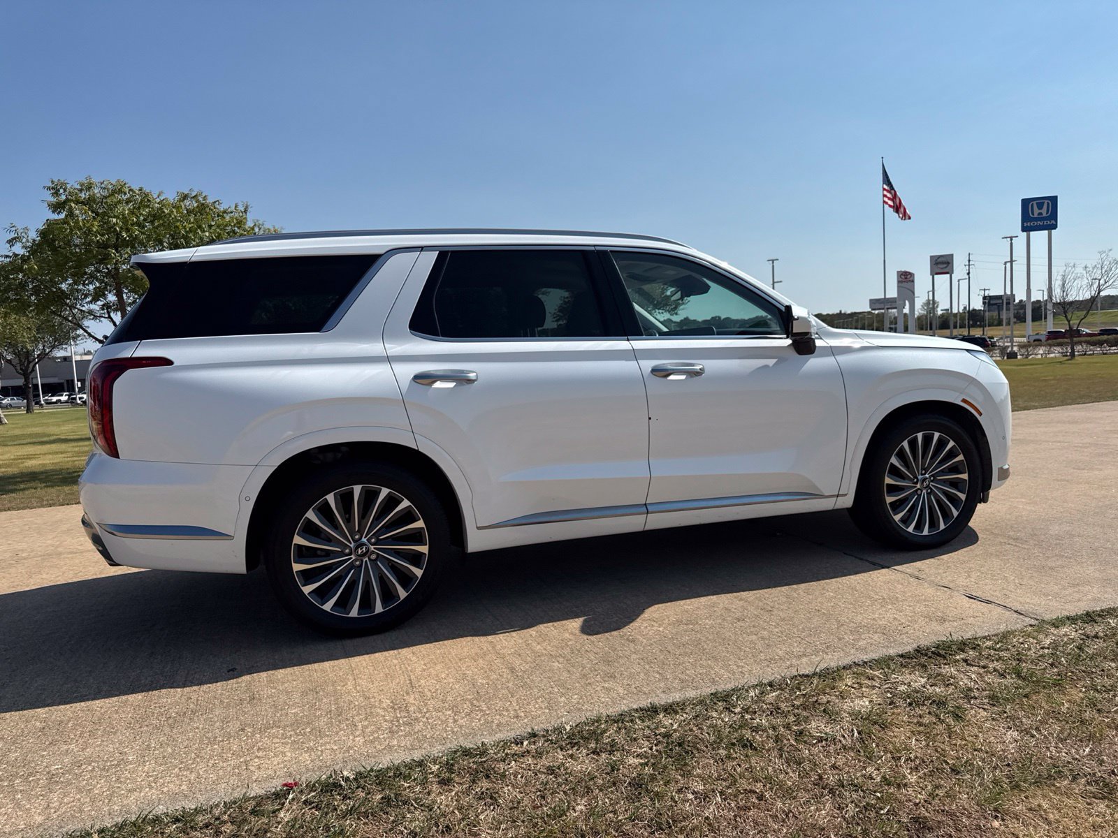 Used 2024 Hyundai Palisade Calligraphy FWD image 8