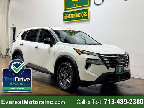 Used 2025 Nissan Rogue S AWD/4WD image 1
